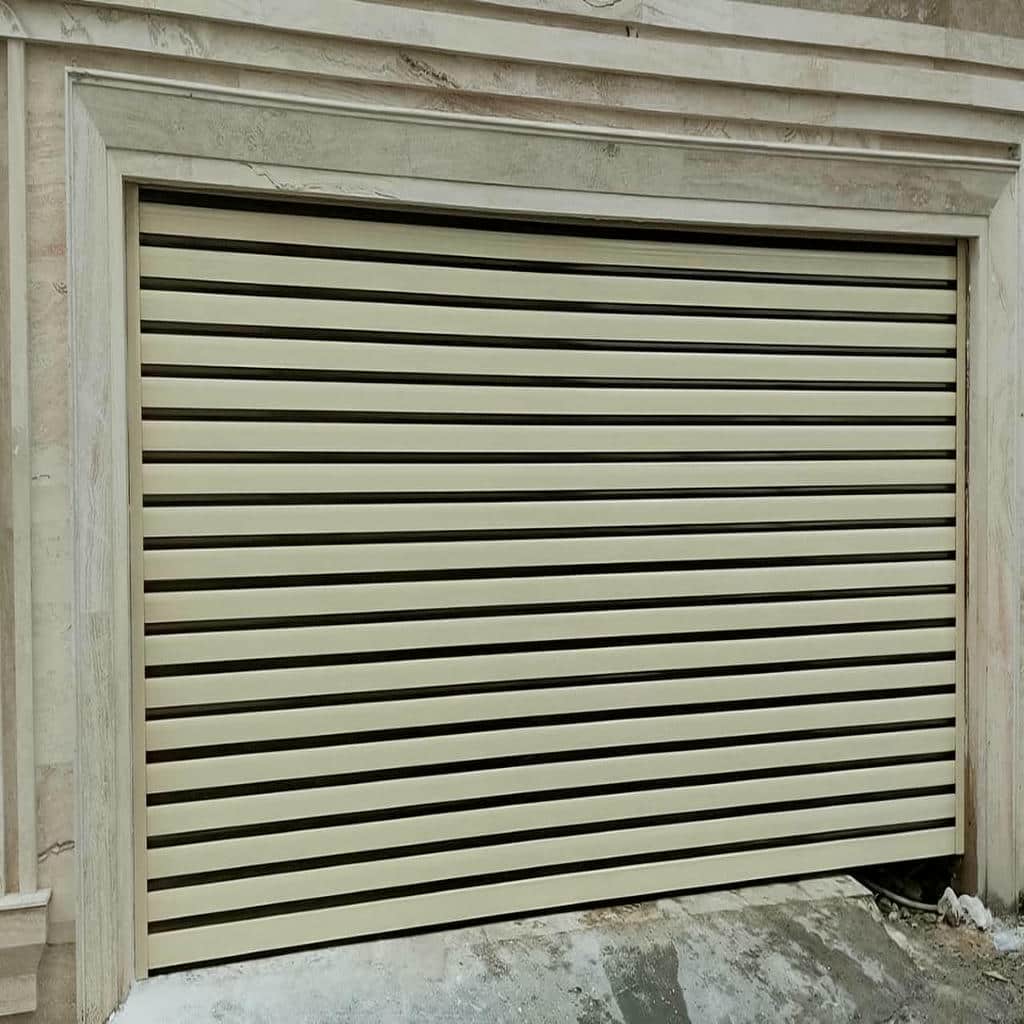 کرکره برقی مدرن نمای تجاری با موتور قابل سرویس