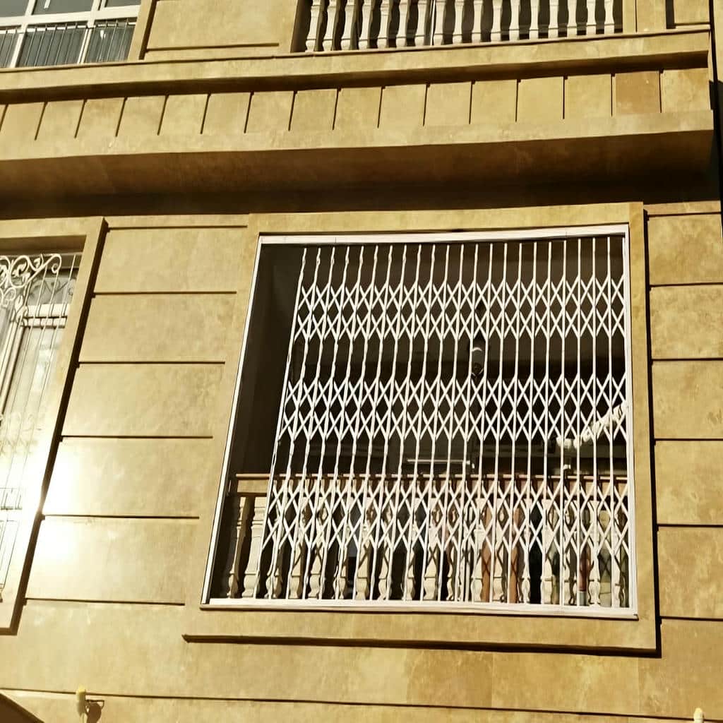 حفاظ پنجره فلزی با رنگ کوره ای