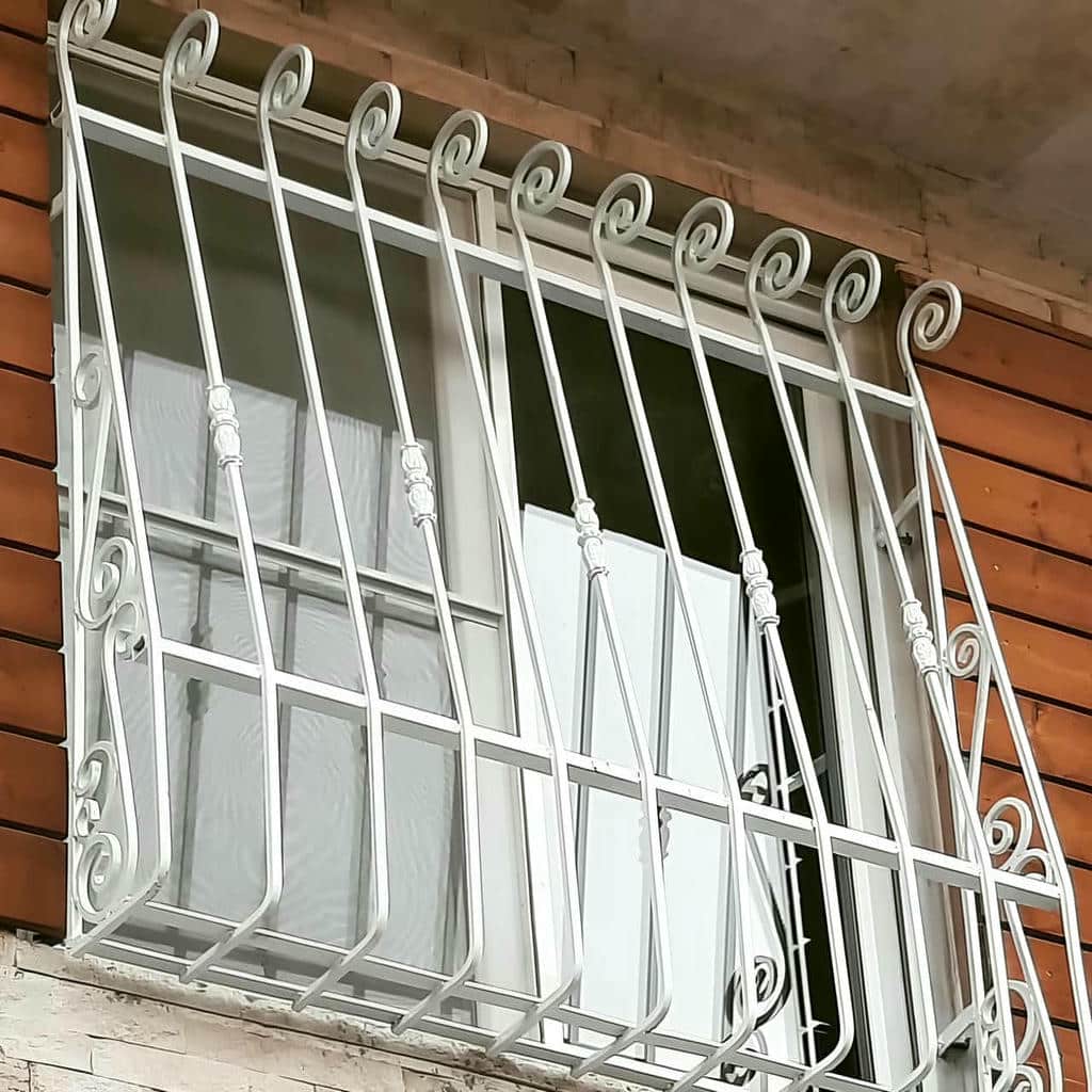 حفاظ پنجره مشکی طلایی نما 6 مدل