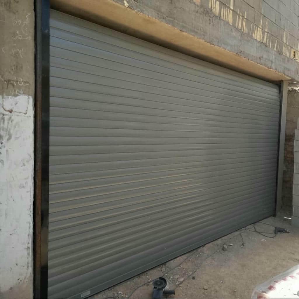 کرکره برقی رنگی نمای فروشگاه با یراق مناسب محور
