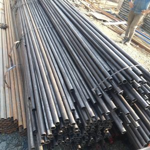 نصب کتیبه، بنر، پرچم، پارچه مشکی و ریسه با داربست ایمن