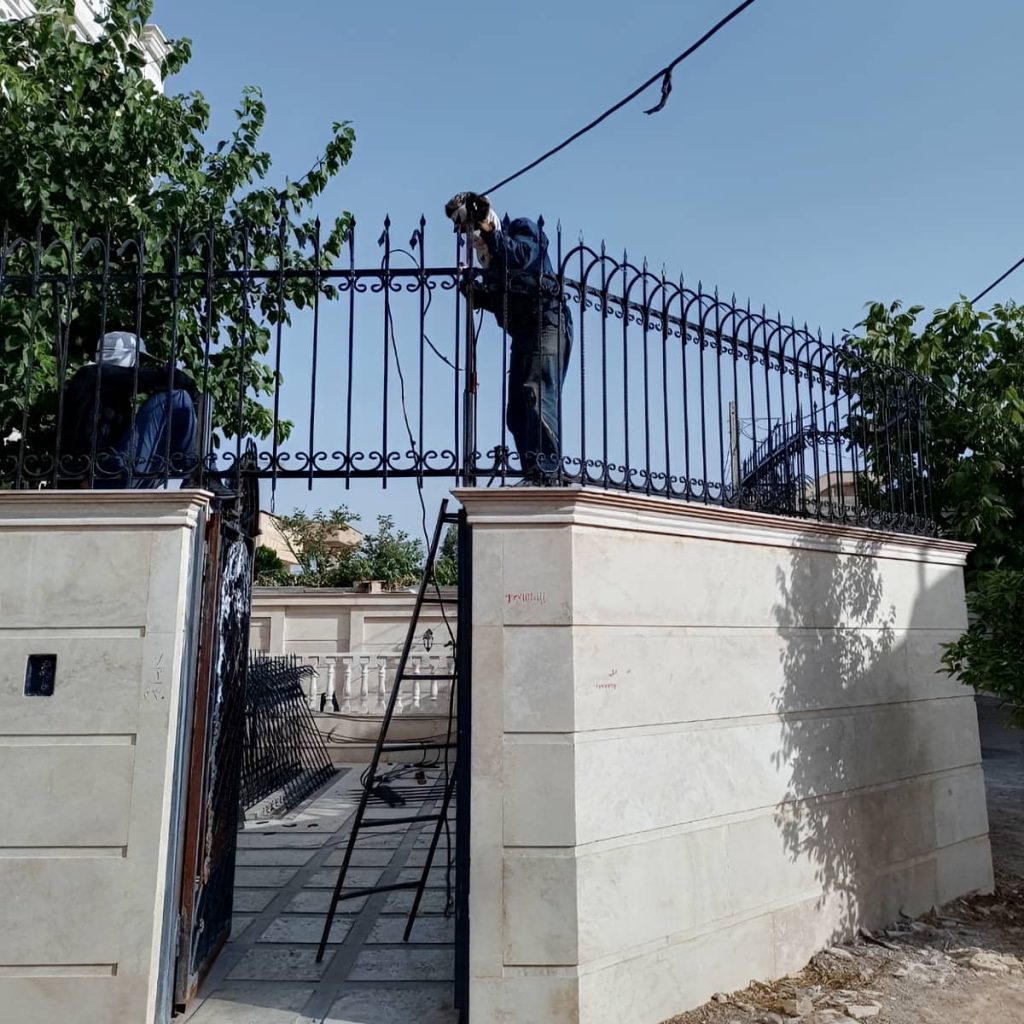 خرید حفاظ دیوار مدرن خطی با طرح افقی