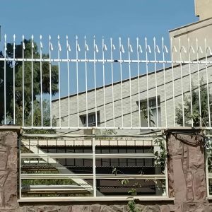حفاظ سرنیزه ای دیوار حیاط سفارشی