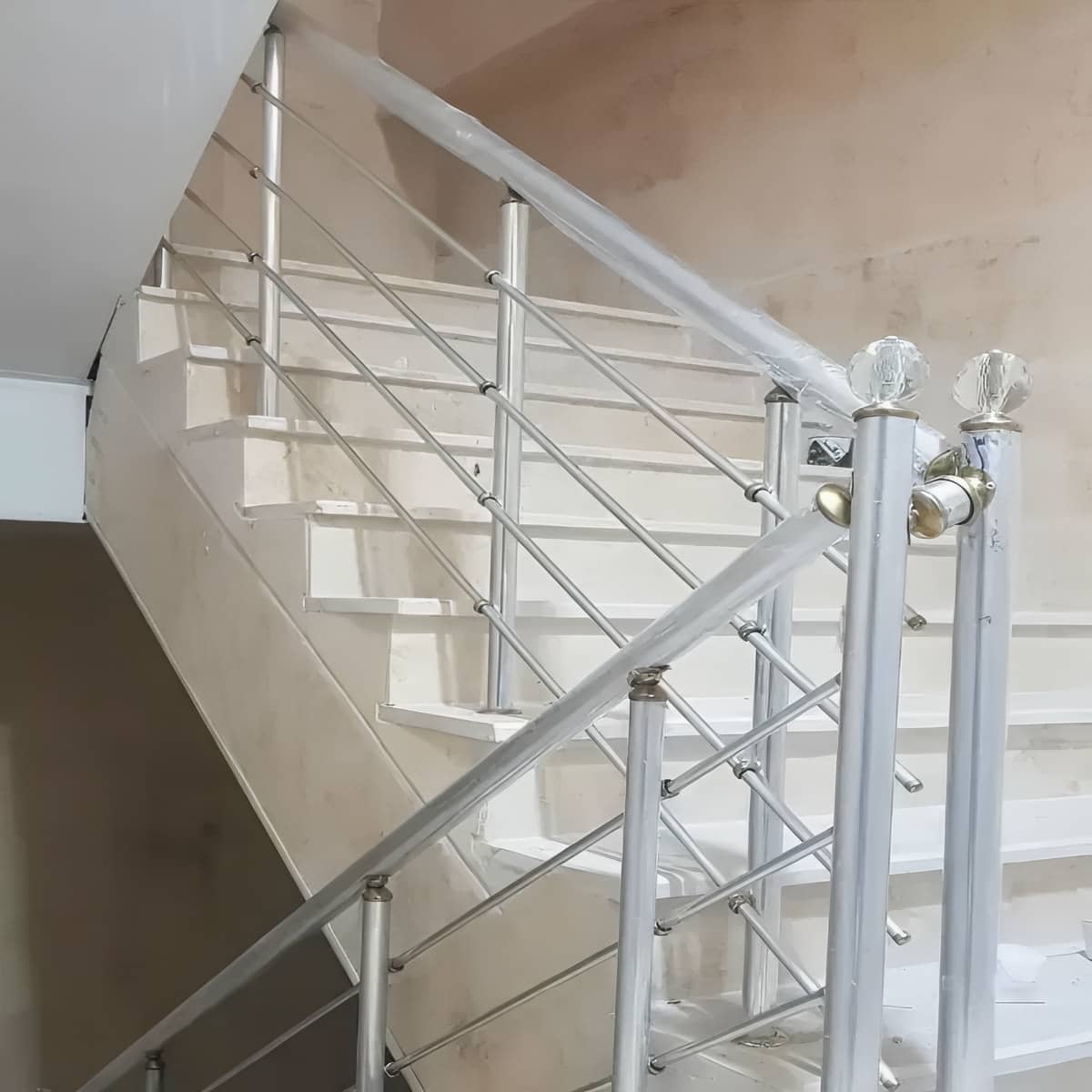 نرده استیل سفارشی اختصاصی با ترکیب شیشه و فریم استیل نرده استیل سفارشی اختصاصی با ترکیب شیشه و فریم استیل