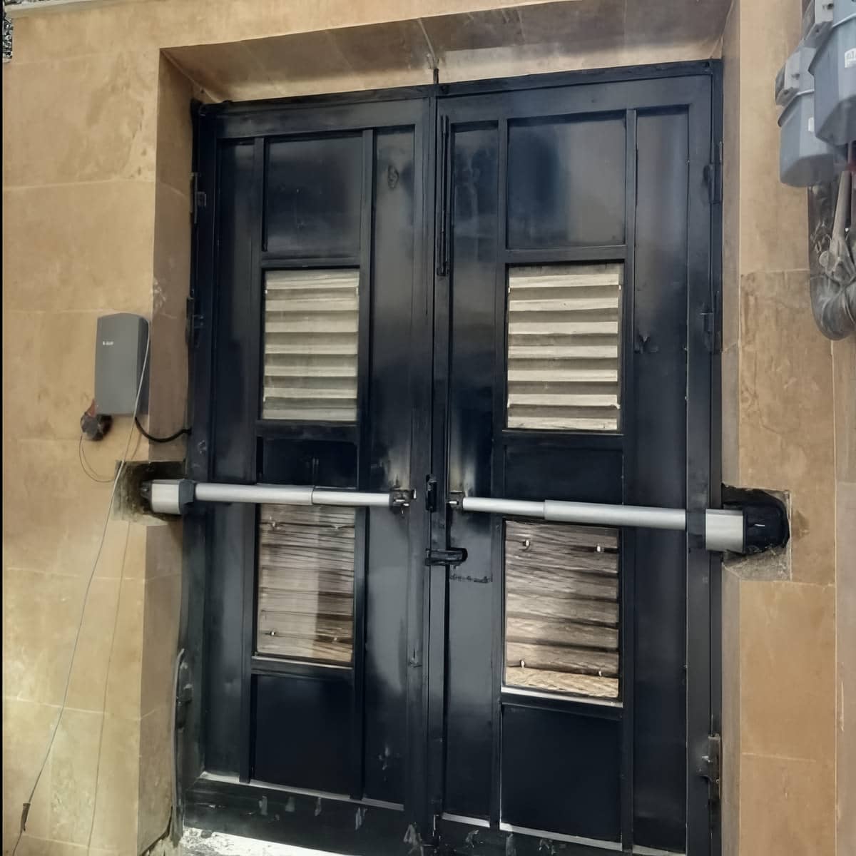 جک درب پارکینگی با موتور توان مناسب مشخصات فنی مهم جک درب پارکینگی