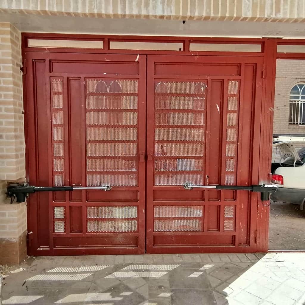 جک درب دو لنگه با فتوسل ایمنی کنار مسیر