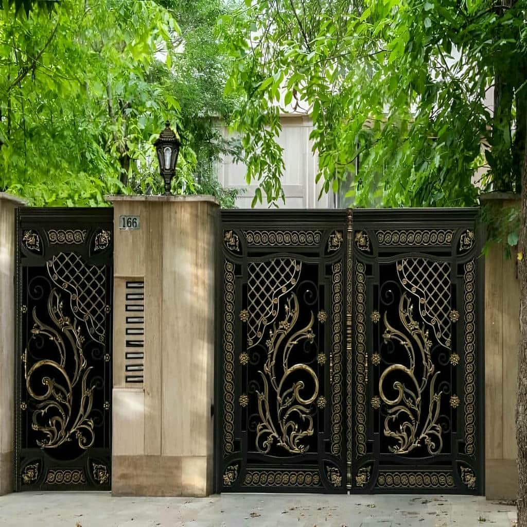 درب فلزی پارکینگ با طرح کلاسیک قوسی
