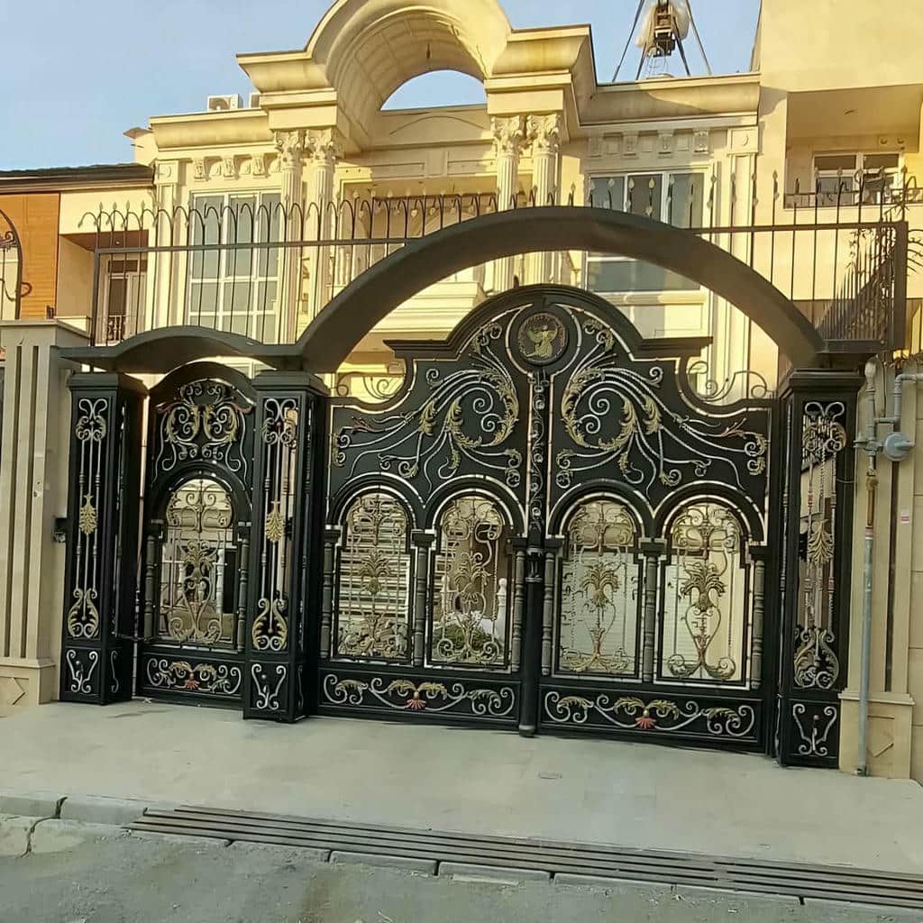 درب دو لنگه فلزی با لولای مقاوم برای حرکت نرم