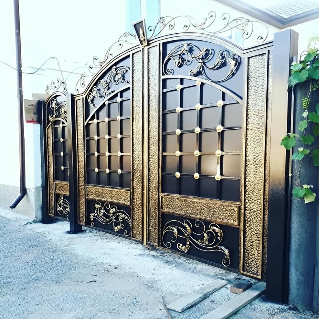 درب پارکینگ شاسی فلزی با طرح کلاسیک قوسی