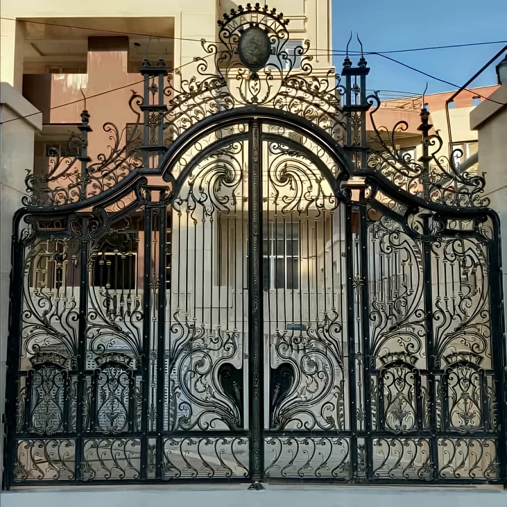 درب پارکینگ آهنی ساده با طرح خطی ساده