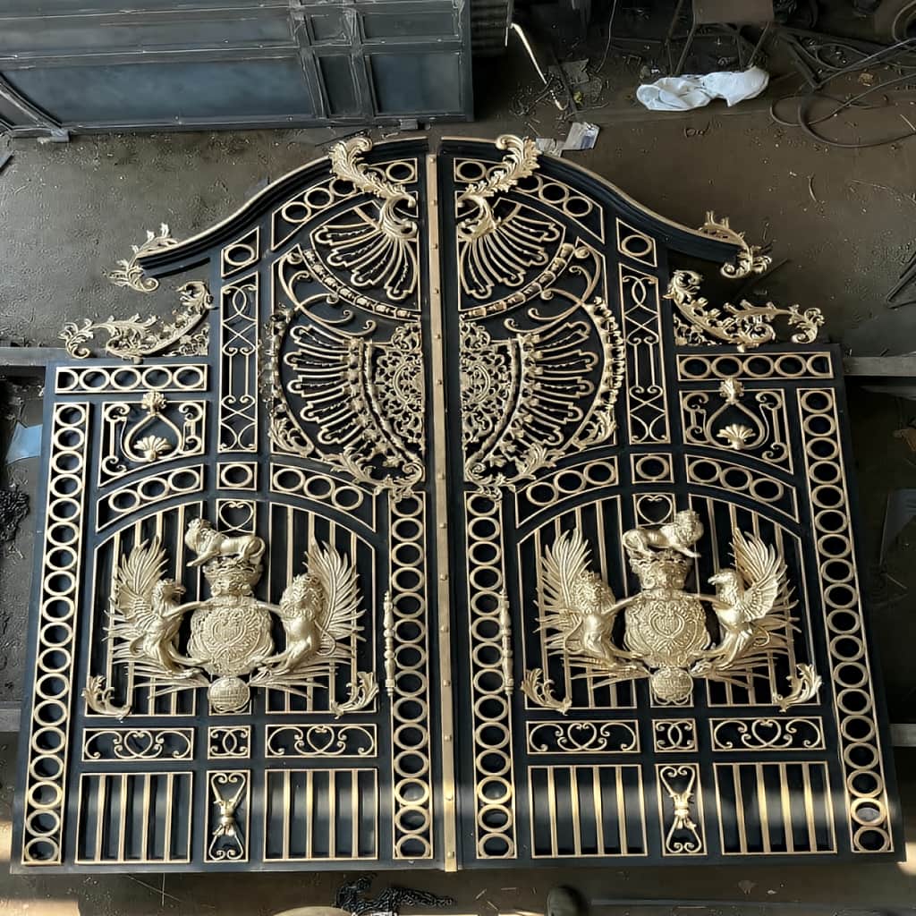 درب حیاط کشویی با چرخ مقاوم و حرکت روان