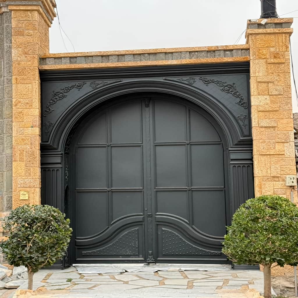 درب پارکینگ فرفورژه با ریل کشویی تراز