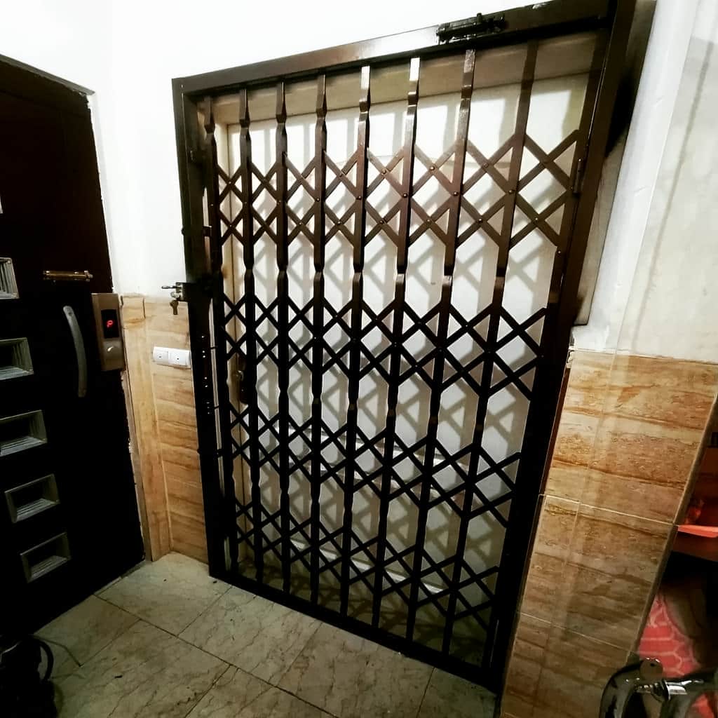 حفاظ درب آکاردئونی از داخل بازشو