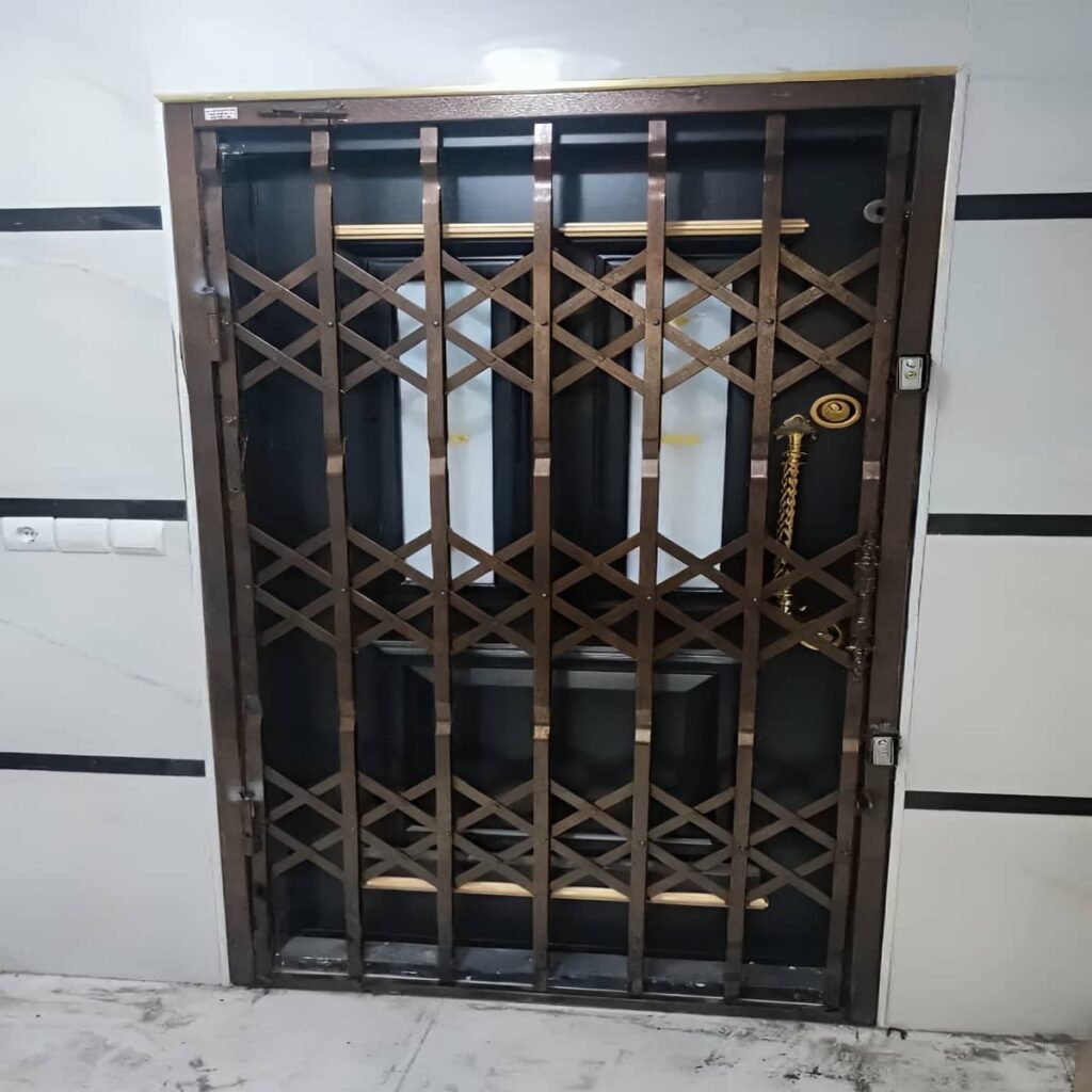 تقویت درب منزل با حفاظ آکاردئونی