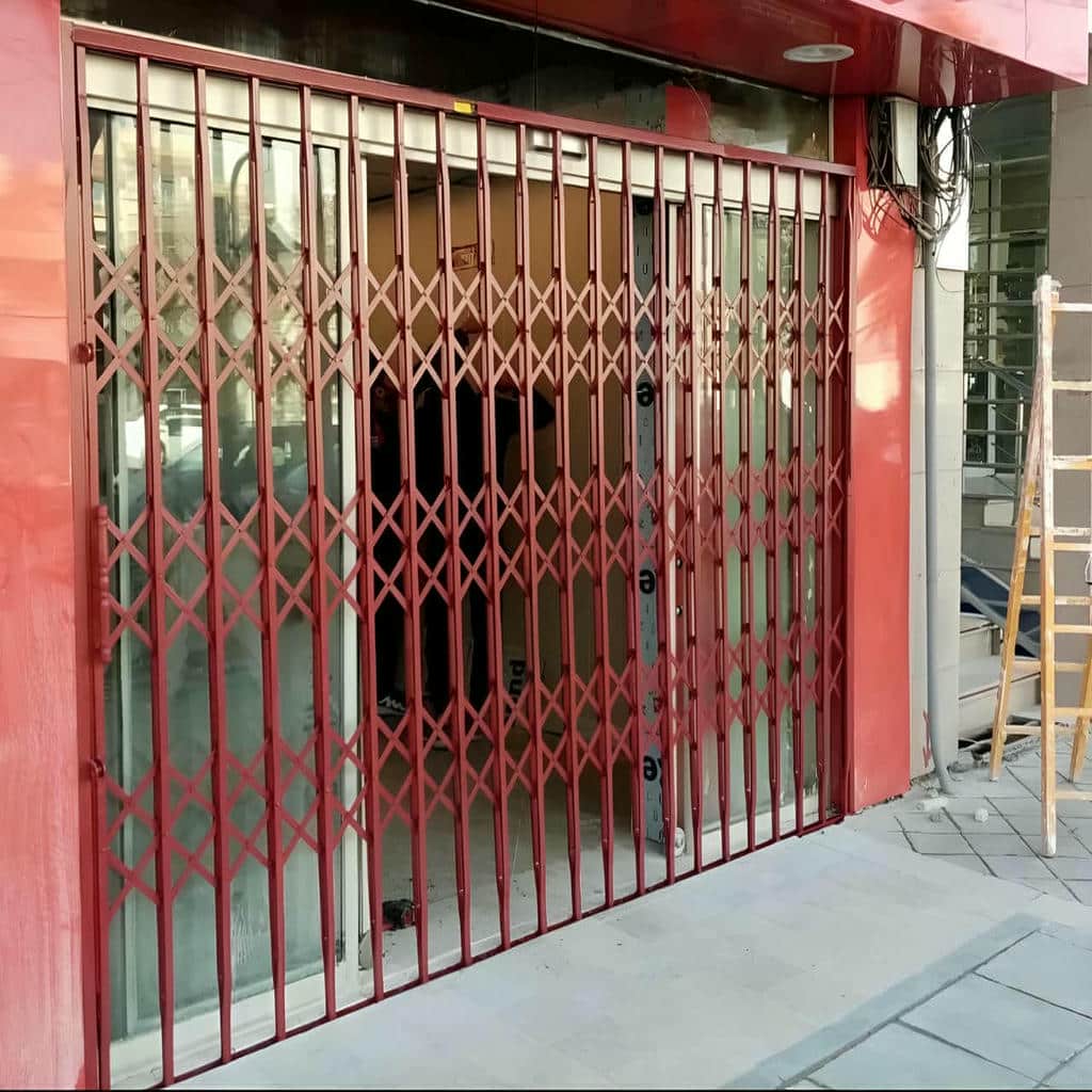 حفاظ متحرک هنگام بررسی نمونه کار اجراشده حفاظ متحرک هنگام بررسی نمونه کار اجراشده