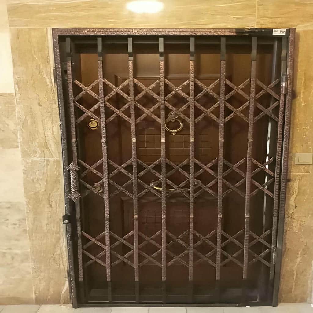 درب آکاردئونی با پروفیل فلزی منظم
