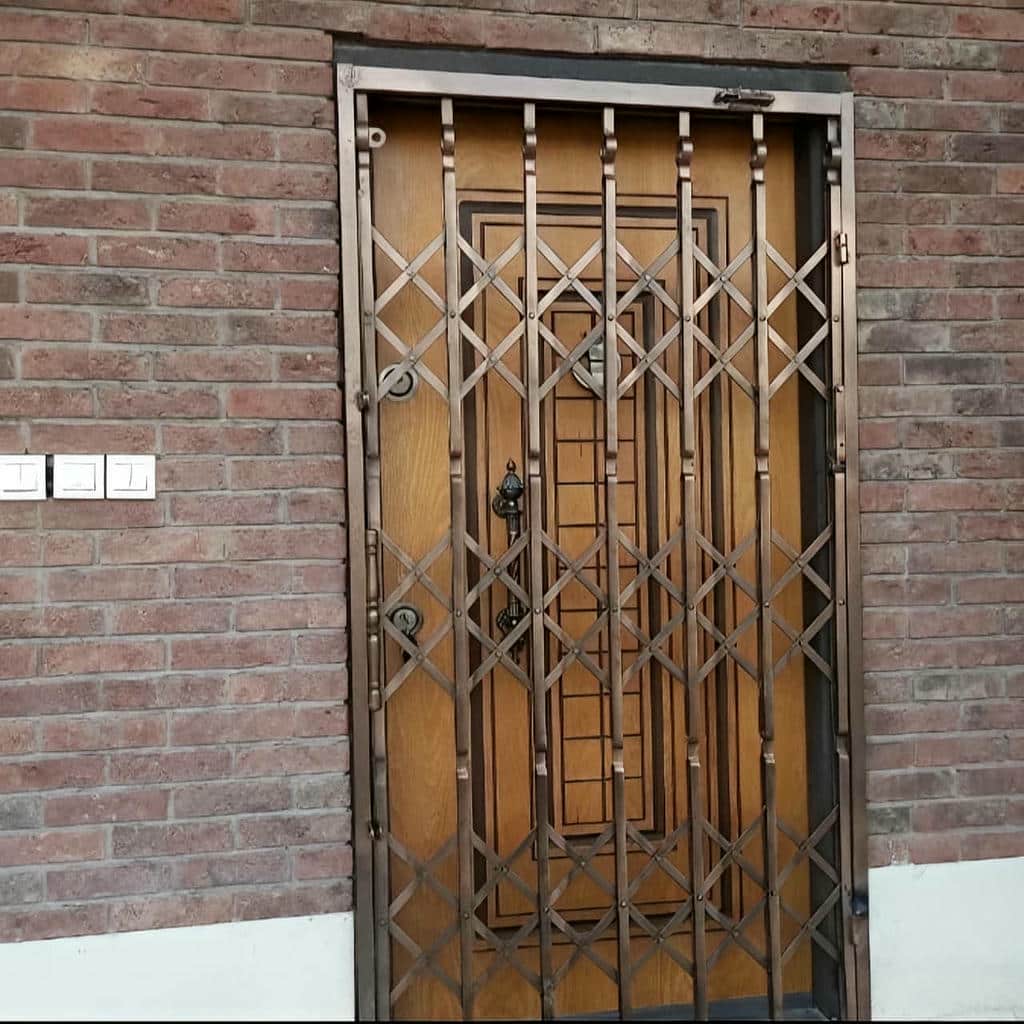 حفاظ کشویی در مرحله اندازه گیری دقیق چهارچوب