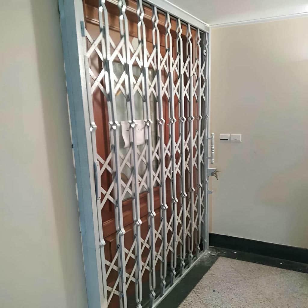 سفارش درب آکاردئونی سه گل برای ورودی منزل سفارش درب آکاردئونی سه گل برای ورودی منزل