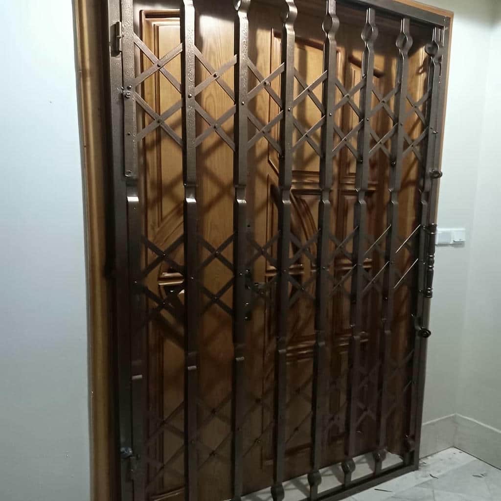 خدمات نصب درب آکاردئونی با ریل روان