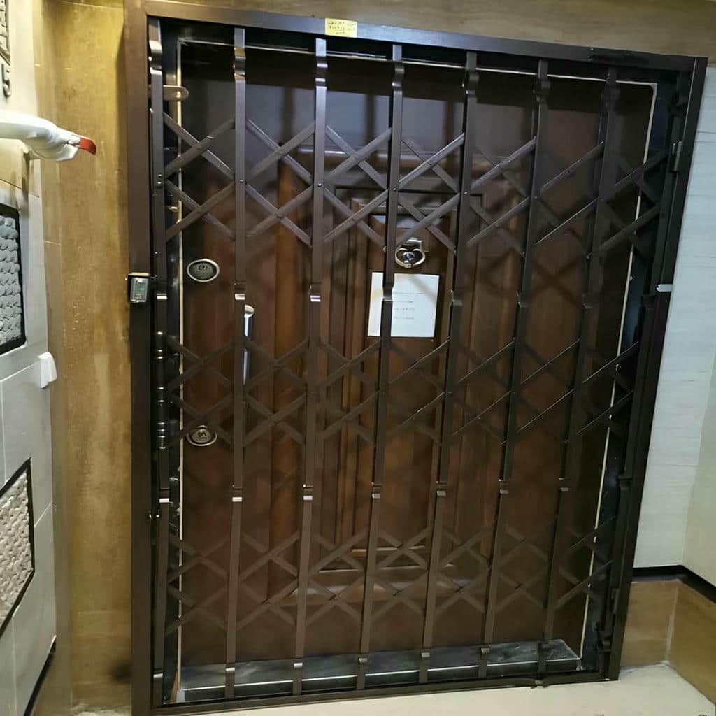 حفاظ کرکره ای هنگام مشاوره انتخاب رنگ