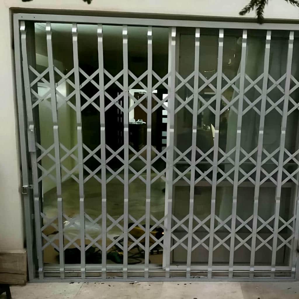 گارد درب آپارتمان با ساختار فلزی مناسب دهانه بزرگ