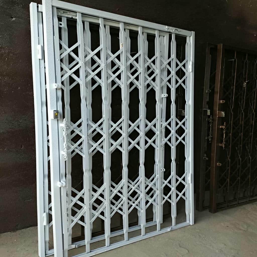 حفاظ پشت درب آپارتمان در مرحله مشاوره پیش از سفارش