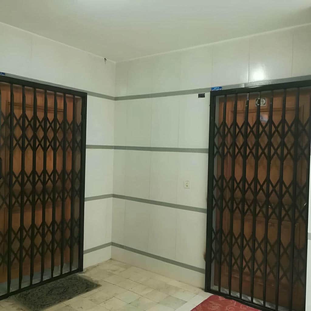 درب آکاردئونی در مرحله بررسی نمونه کار