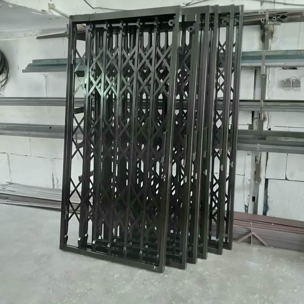 حفاظ درب ورودی در مرحله بررسی نمونه کار