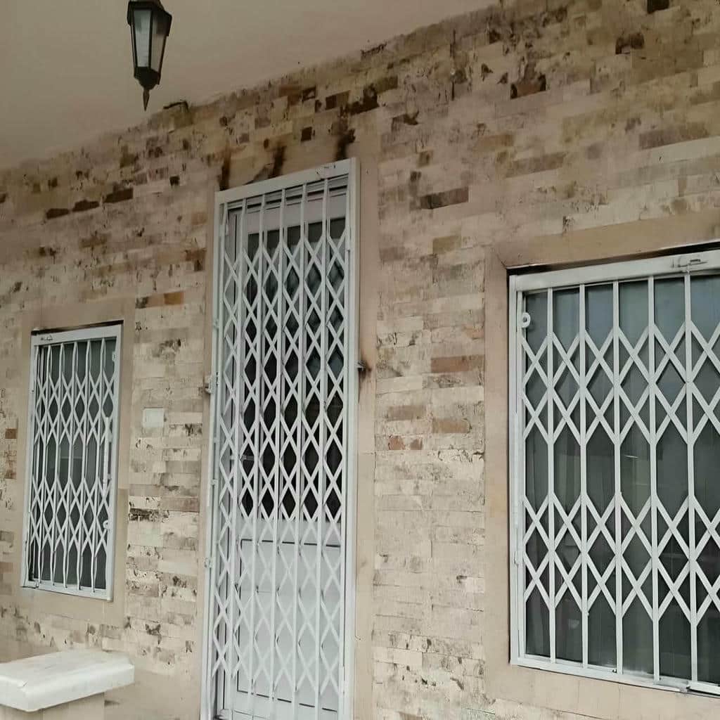 نرده آکاردئونی با اتصالات مقاوم و دقیق