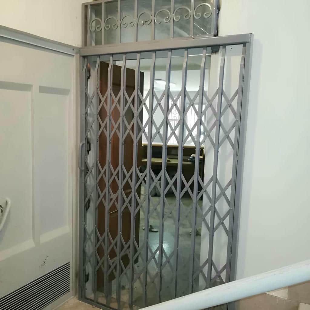 درب آکاردئونی ضد سرقت با ساختار فلزی ساده