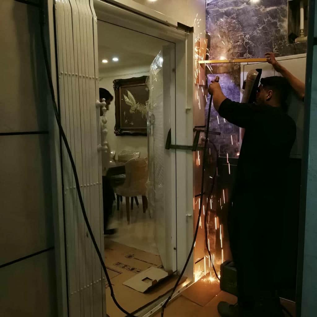 حفاظ کشویی خارجی در مرحله بررسی مشخصات متریال