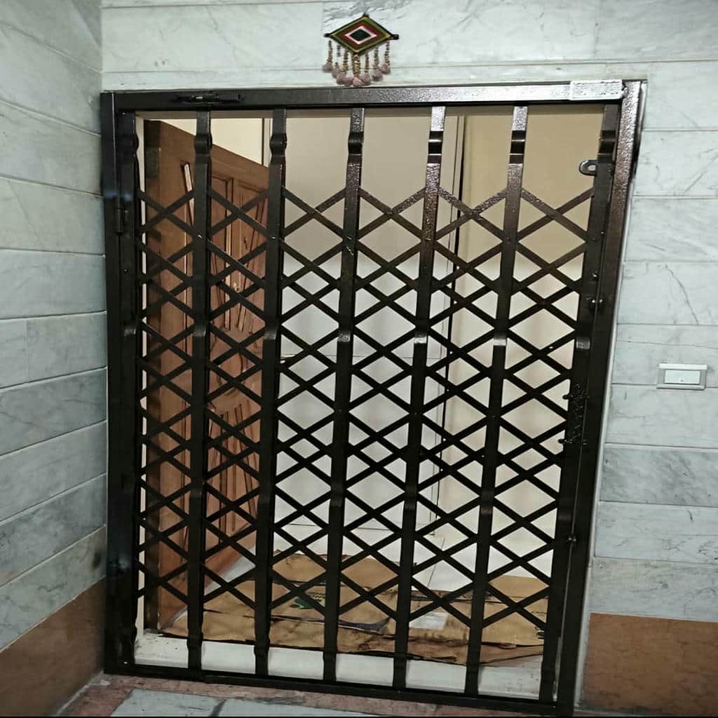 گارد آکاردئونی درب ورودی با قفل کتابی گارد آکاردئونی درب ورودی با قفل کتابی