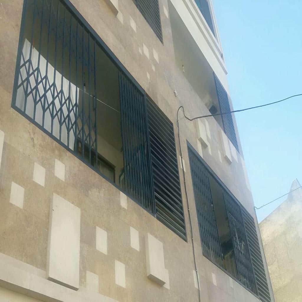 حفاظ لولایی درب هنگام اندازه گیری دقیق ورودی