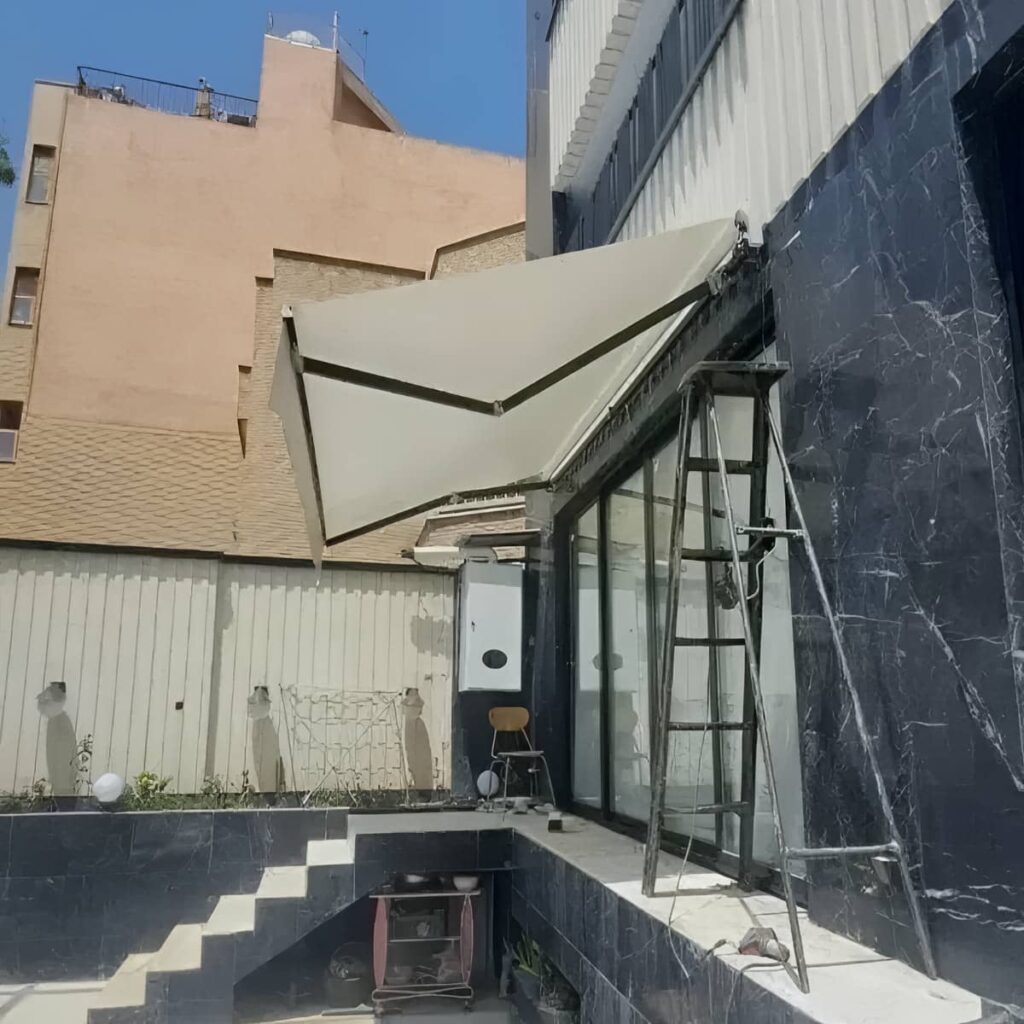 سایبان تراس هنگام بررسی محل نصب مرطوب