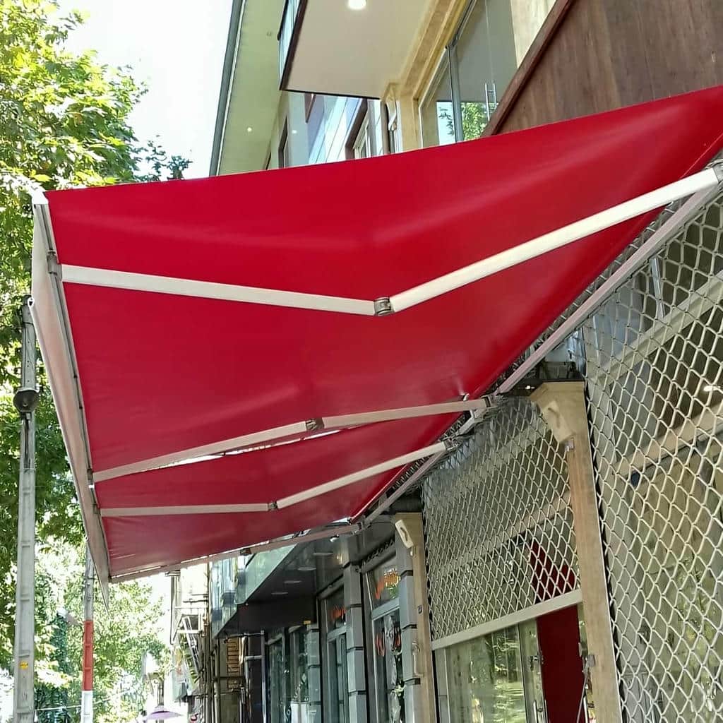 سایبان تراس بازویی در فضای باز