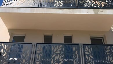 جان پناه بالکن در مرحله اندازه گیری دقیق محل