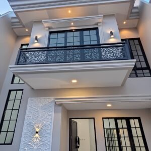 نرده پله کلاسیک با فرم تزئینی اجراشده