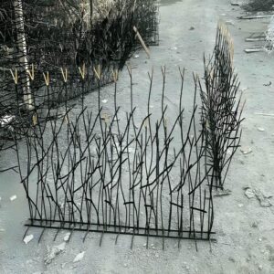 نصب حفاظ آهنی شاخ گوزنی برای دیوار خانه