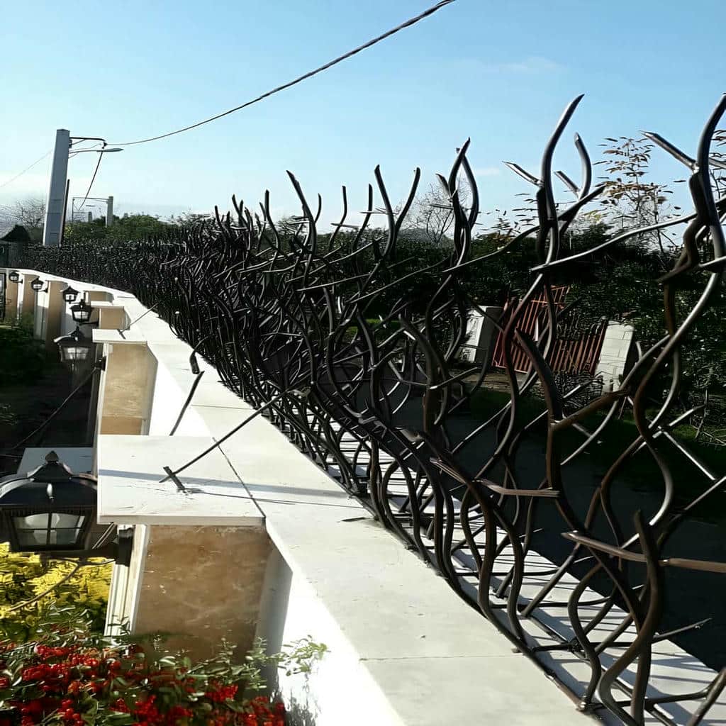 ساخت و نصب حفاظ دیواری شاخ گوزنی برای محوطه باغ ویلا