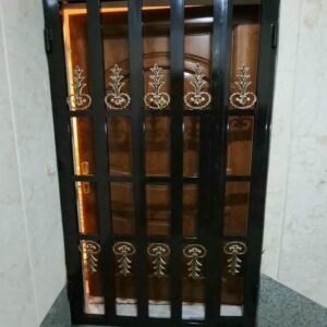 حفاظ آکاردئونی پشت درب خانه