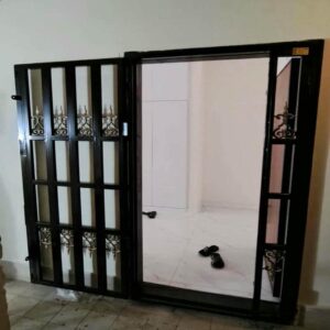 حفاظ درب منزل