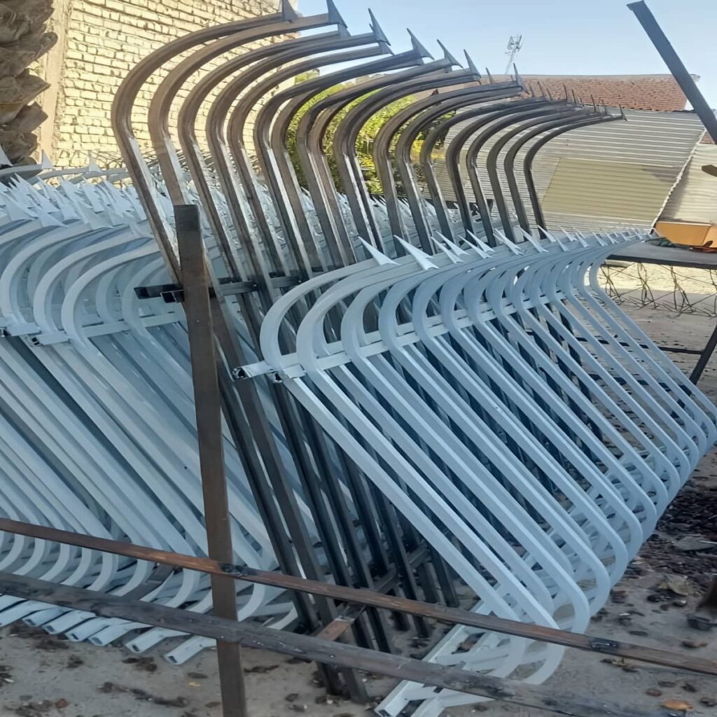 حفاظ فلزی دیوار در مرحله اندازه گیری حفاظ فلزی دیوار در مرحله اندازه گیری