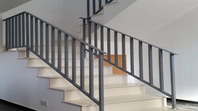 نرده فلزی بالکن در مرحله اندازه گیری دقیق محل