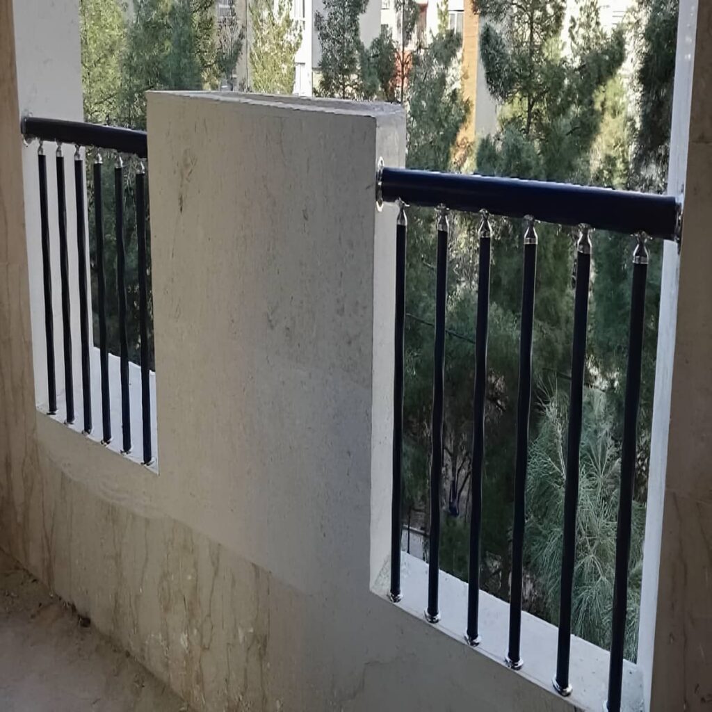 حفاظ بالکن هنگام اندازه گیری محل نصب