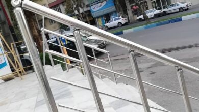 هندریل راه پله سفارشی نصب شده روی پله ساختمان قدیمی