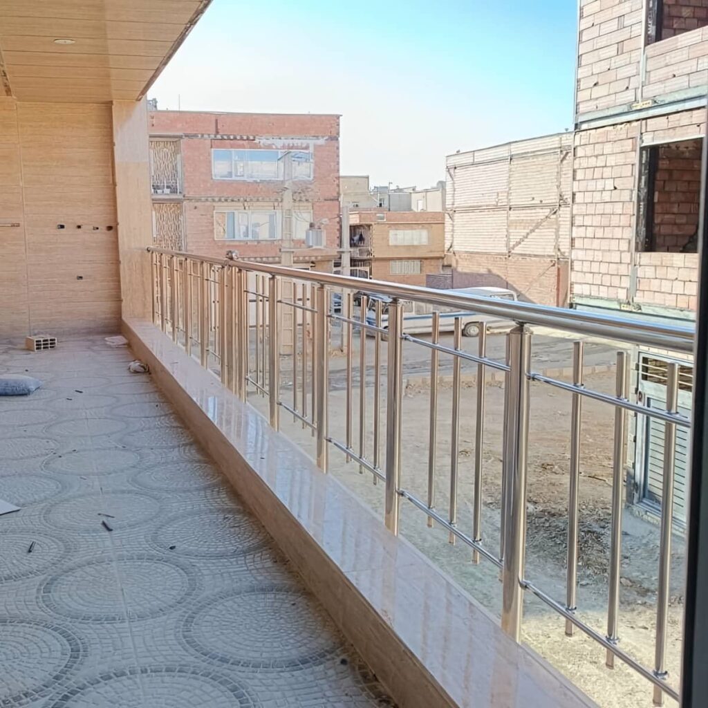 نرده تراس در مرحله اندازه گیری دهانه های بزرگ