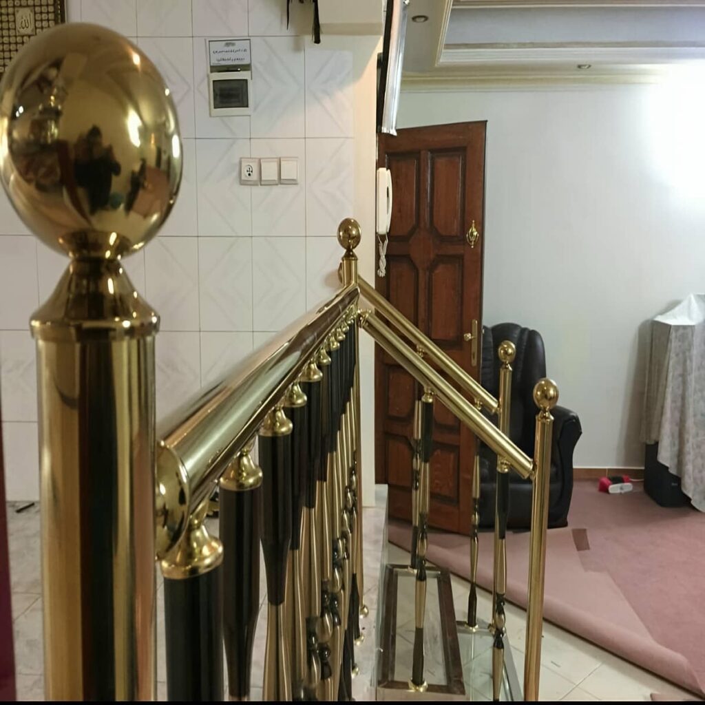 نرده استیل بالکن با سطح براق مناسب مناطق گرم و خشک
