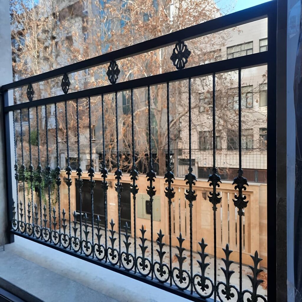 نرده بالکن در مرحله بررسی جوش پیش از سفارش