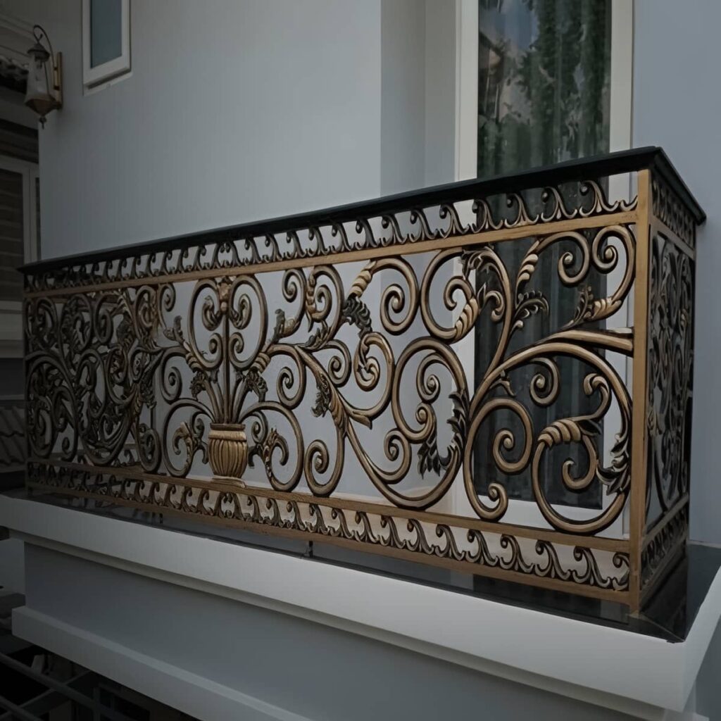نرده مدرن بالکن با خطوط ساده و اجرای سفارشی