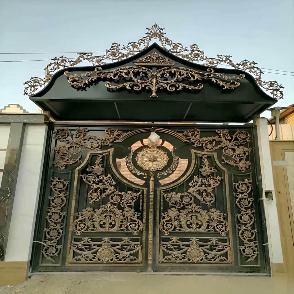 درب ساختمان با طراحی ورودی محدود درب ساختمان با طراحی ورودی محدود